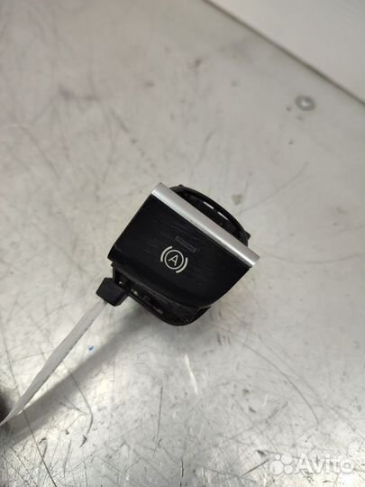 Кнопка стояночного тормоза Audi A3 8V 8V1927143A