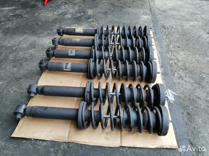 Задние стойки в сборе бмв Е38 задние амортизаторы