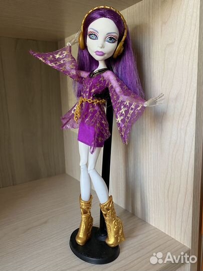 Кукла Монстер Хай Спектра Вондергейст