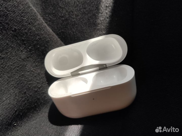 Зарядка AirPods Pro2 оригинальная б/у