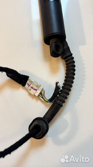 Амортизатор крышки багажника BMW X5