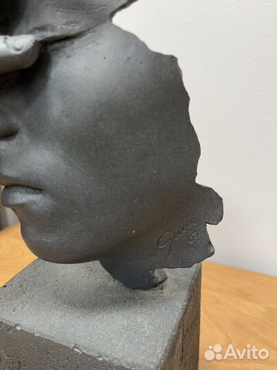 Статуэтка из камня