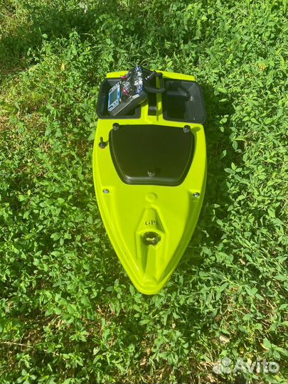 Прикормочный кораблик для рыбалки