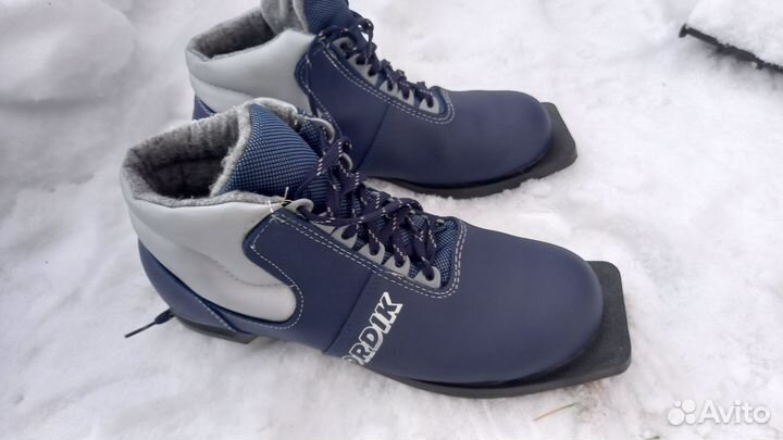 Лыжные ботинки