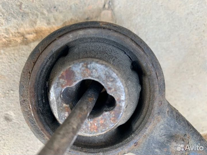 Рычаг подвески передний левый Volvo Xc 90 2.5