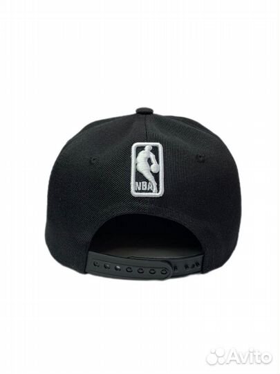 Бейсболка с прямым козырьком снепбек NewEra Lakers