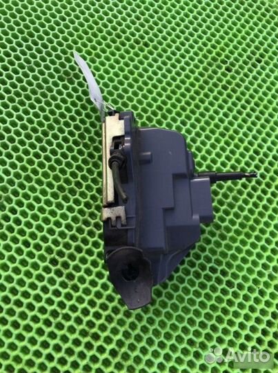Замок двери передний левый Renault Laguna 2 1.6
