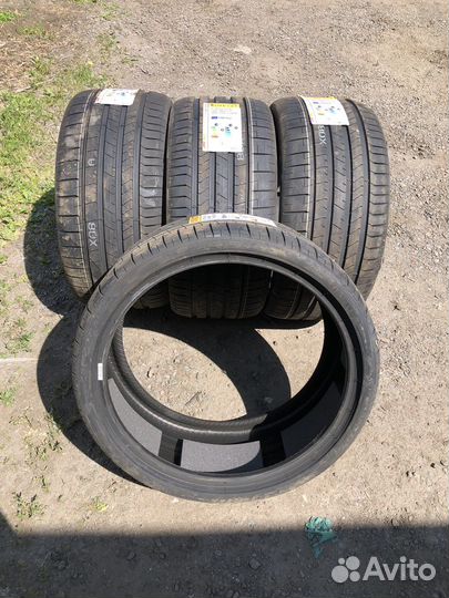 Pirelli P Zero PZ4 255/35 R21 и 285/30 R21 100Y