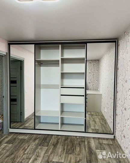 Современный шкаф купе