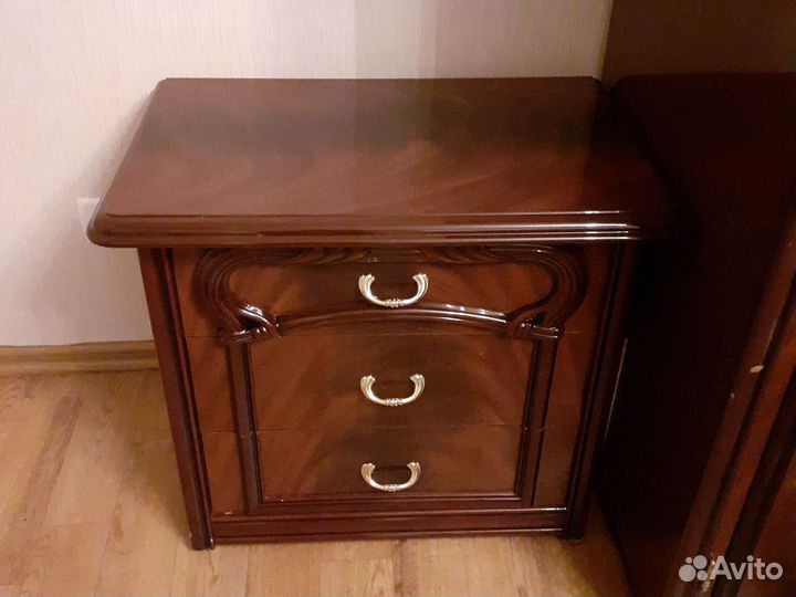 Тумба прикроватная