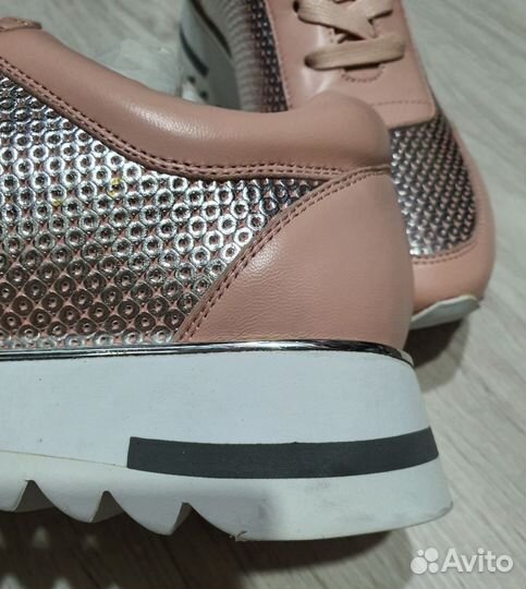 Кроссовки женские 37 размер новые