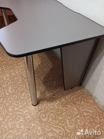 Стол компьютерный игровой Комфорт серый/черный