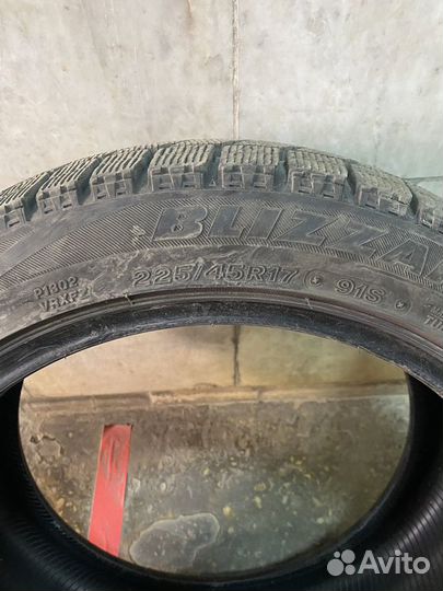 Bridgestone Blizzak VRX 225/45 R17 и 245/40 R17
