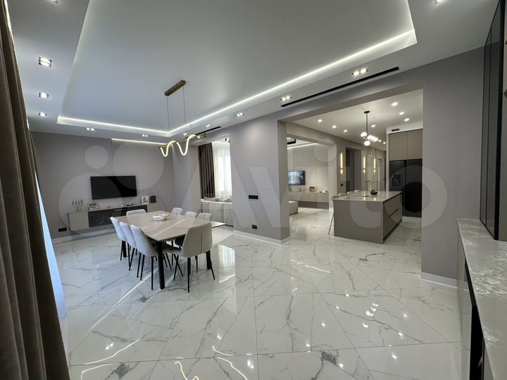 Дом 230 м² на участке 7 сот.