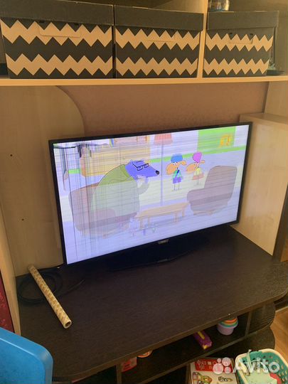 Телевизор (после удара) Philips LED 43”