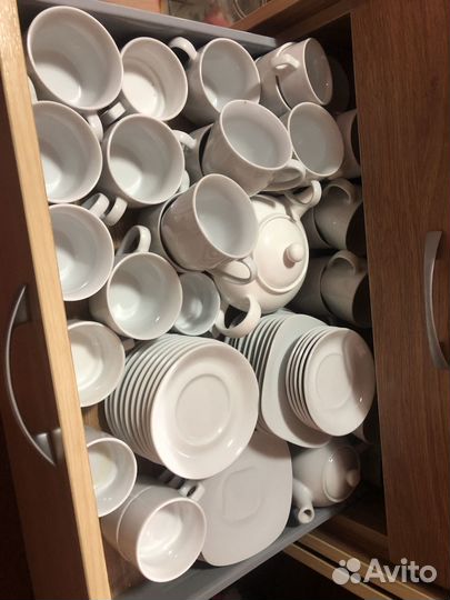 Посуда для столовой кафе чашки тарелки стаканы