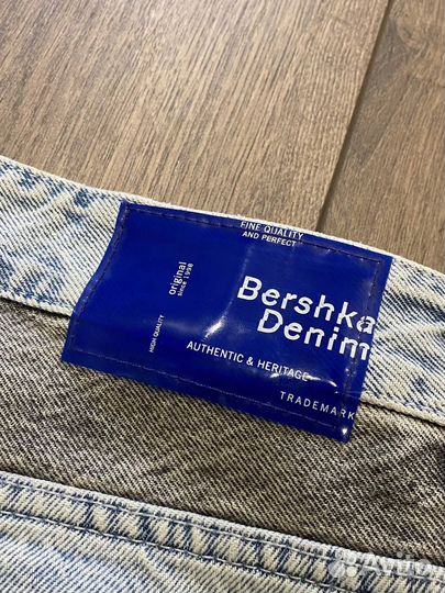 Джинсы bershka