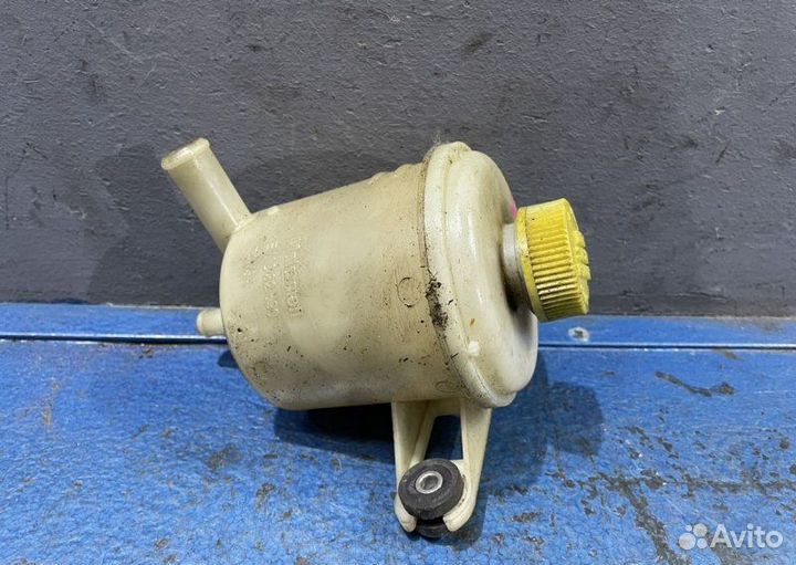 Бачок гура Ford Escape ZD