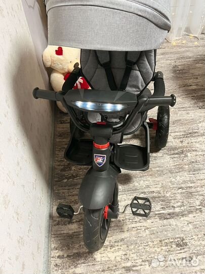 Трехколесный велосипед с ручкой