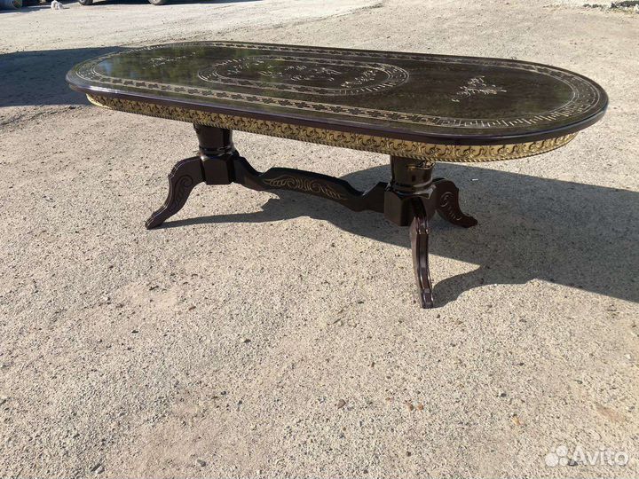 Стол и стулья