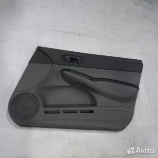 Обшивка двери передняя правая Honda Civic 4D