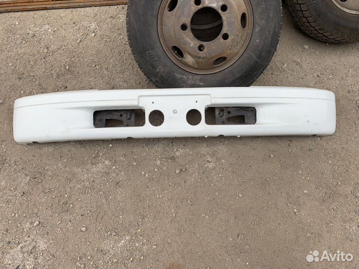 Бампер передний Isuzu Elf