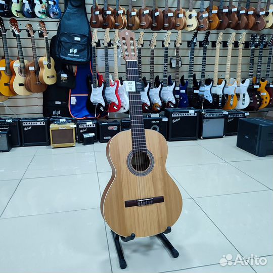 Классическая гитара Alhambra 7.800 массив кедра
