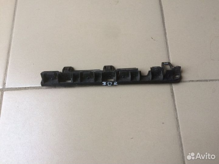 BMW F10 Кронштейн крепления крыла с Японии