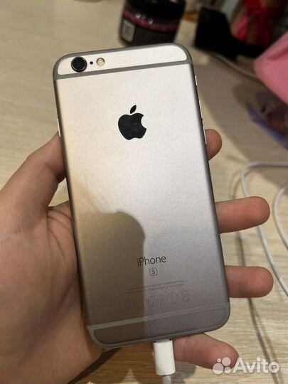 Телефон iPhone 6s