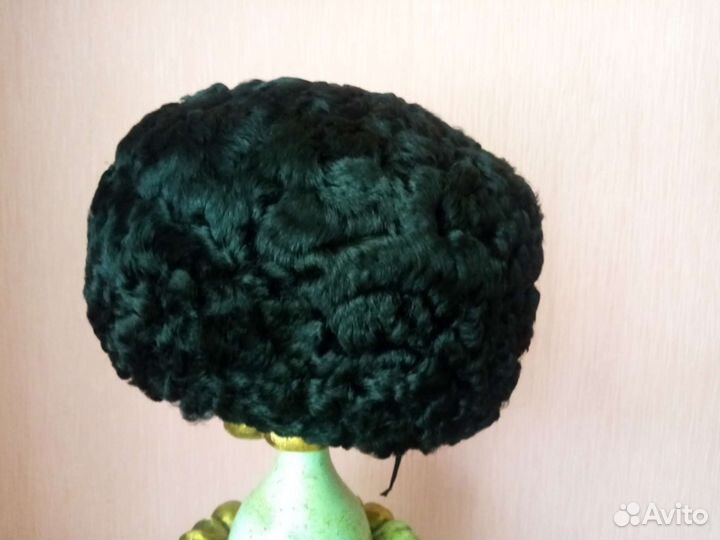 Берет каракулевый женский