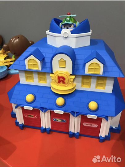 Игрушки. Игровой набор Robocar Poli гараж, машинки