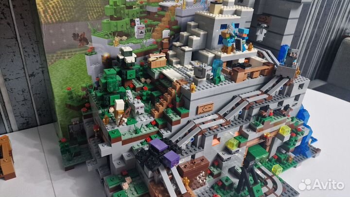 Lego minecraft горная пещера