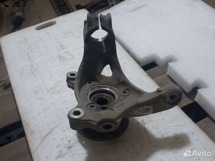 Поворотный кулак передний правый Octavia A7