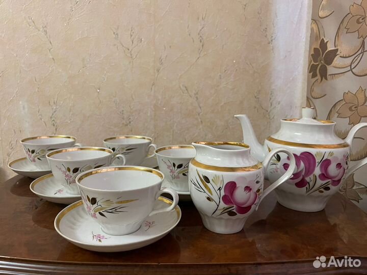 Сервиз чайный чайник молочник