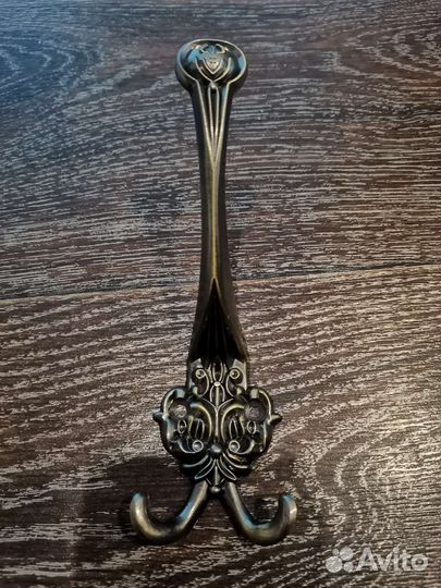 Крючок мебельный