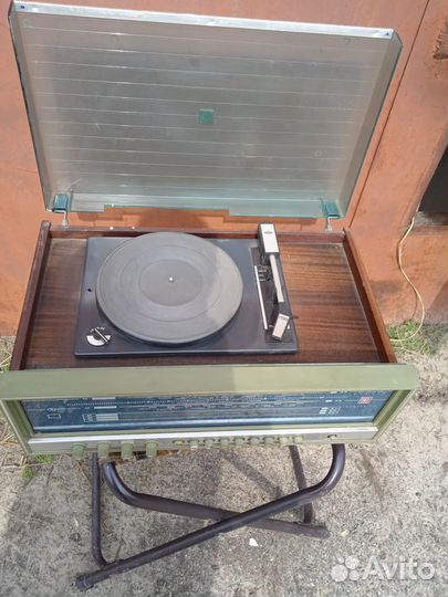 Проигрыватель виниловых пластинок