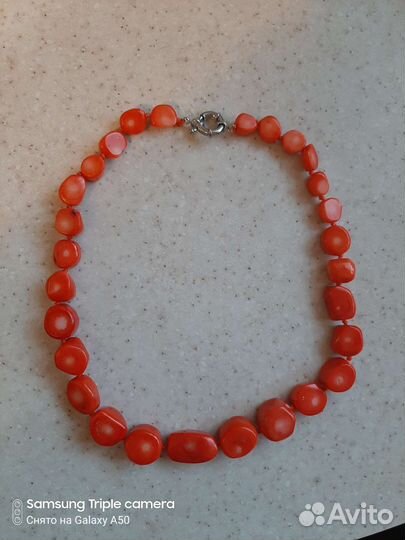Коралловые бусы