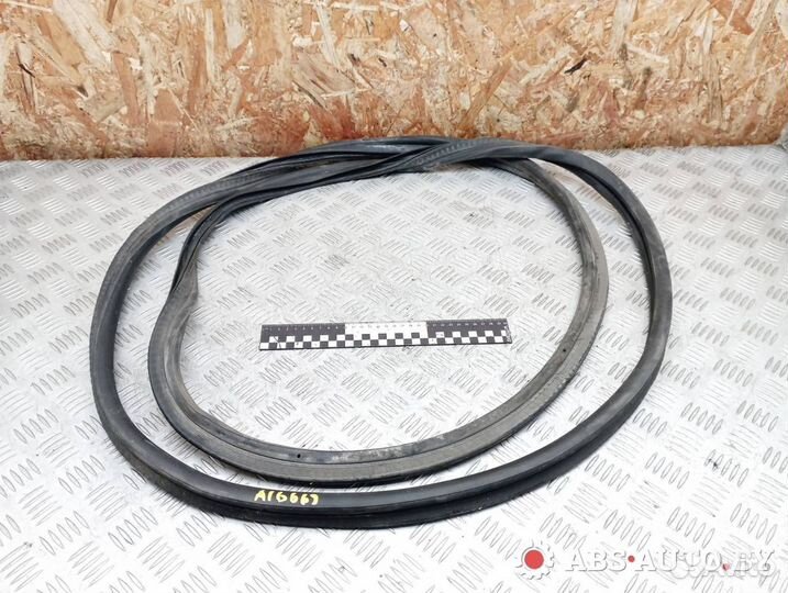 Уплотнитель багажника Peugeot 3008 2011