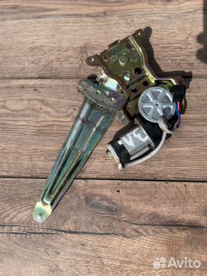 Стеклоподьемник задний правый Geely Mk 2010