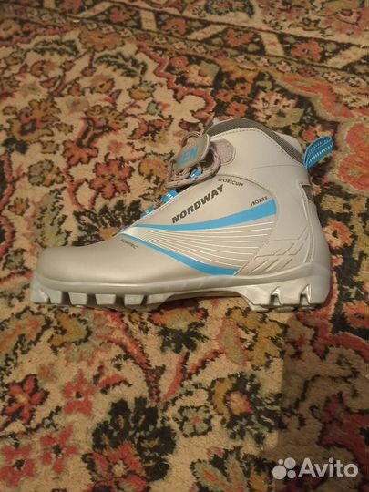 Лыжные ботинки