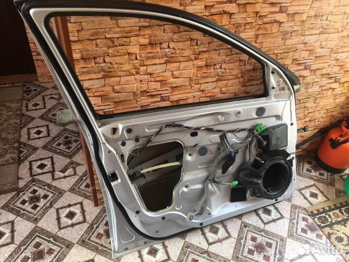 Дверь передняя левая volvo s60 2004г и S 80 2000г