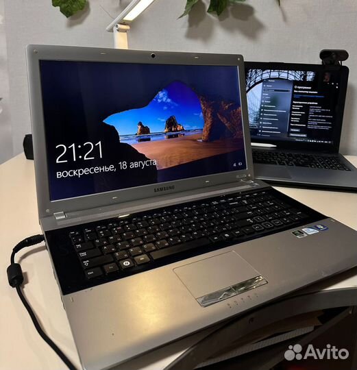 Ноутбук Samsung RV711