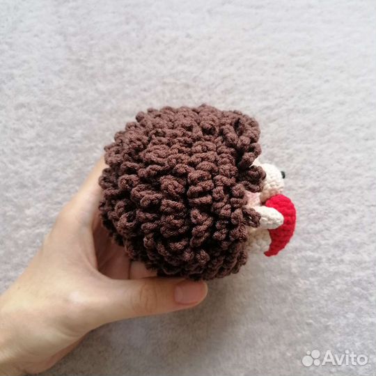 Вязаный ёжик с сердечком