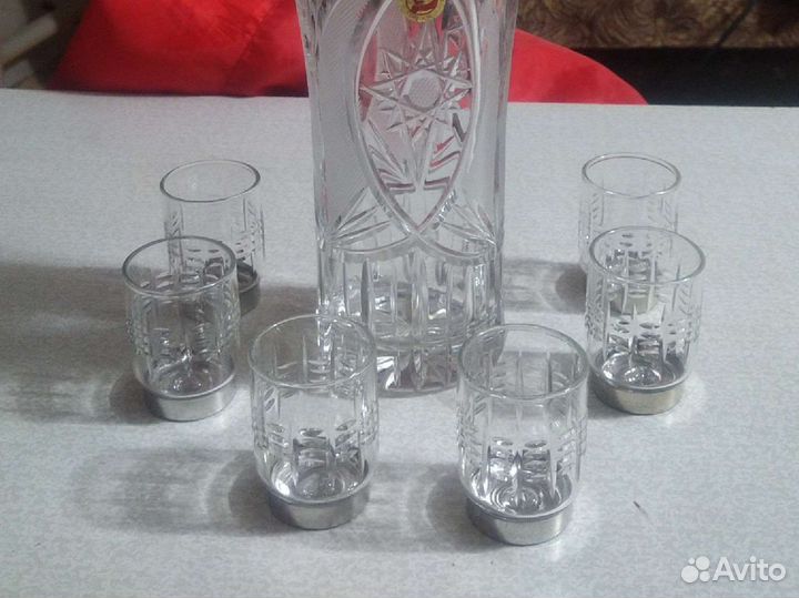 Продам набор рюмок и графин хрустальный