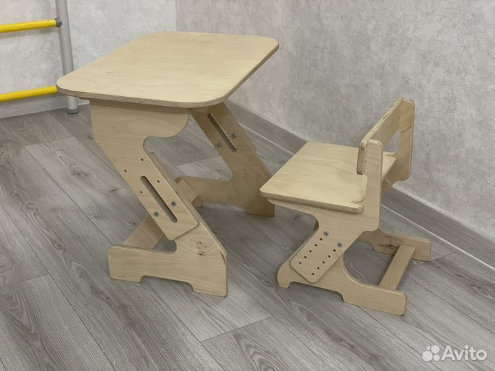 Деревянный растущий стол и стул