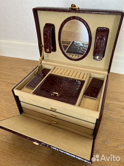 Шкатулка для украшений