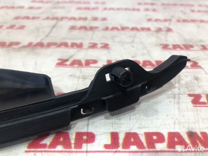 Крепление бампера переднее правое Toyota Estima