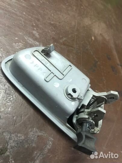 Ручка двери внутренняя правая Mazda Demio DY3W