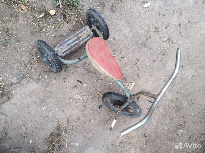 Старинный детский велосипед