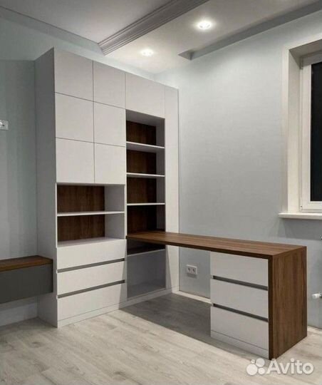 Рабочая зона у окна